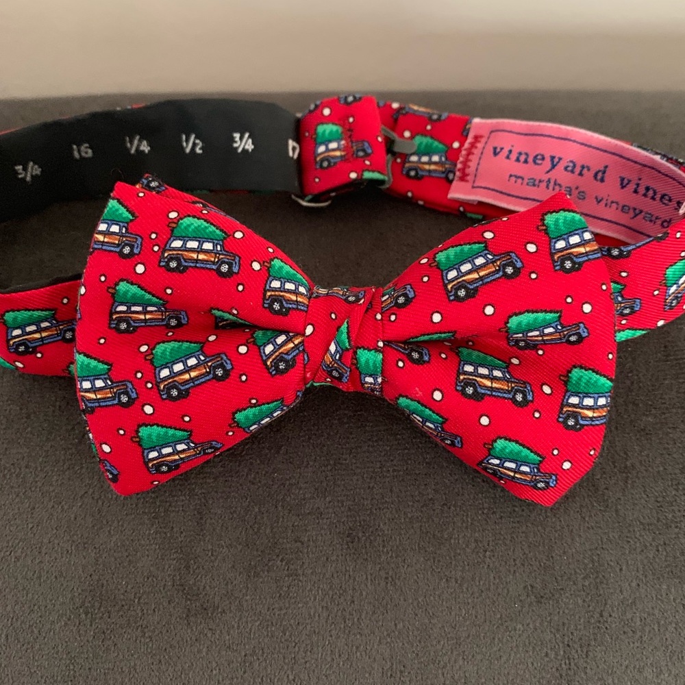 Vineyard Vines Boy’s bow tie.